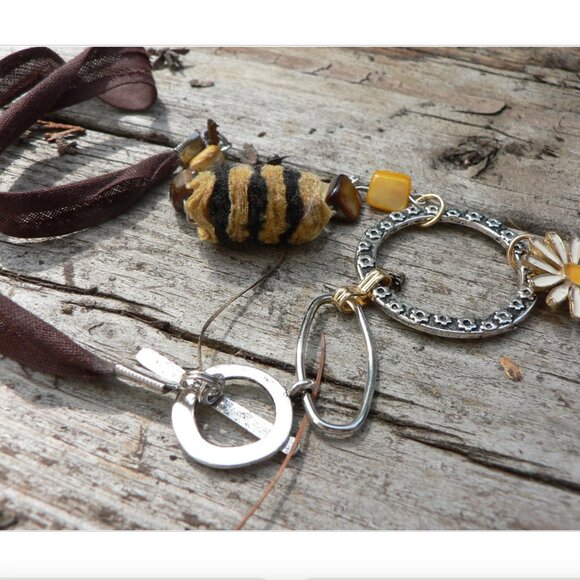 3x35$ 🐿 🍁 CREATION - Daisy short necklace ruban beads pompom - Yellow brown - Picture 5 of 5